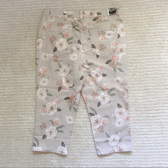 NWT Gloria Vanderbilt floral denim Amanda capris - Picture 11 of 13
